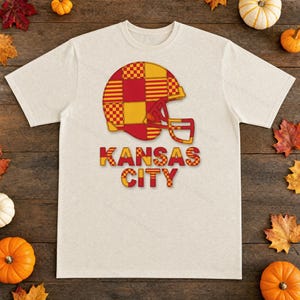Kansas City Patchwork Helmet Football Tee, Vintage Game Day Shirt, Sportkleding, Geweldig Cadeau afbeelding 4