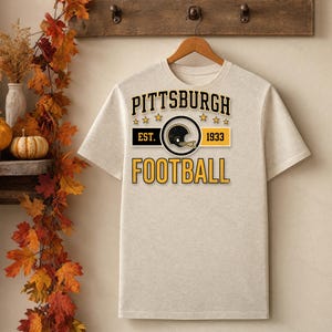 Pittsburgh Vintage Crest Football PNG, design retrò per sublimazione in stile universitario, download digitale immagine 4
