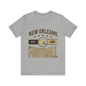 ニューオーリンズ・ヴィンテージ・クレストTシャツ｜フットボールファン向けグラフィック｜ユニセックスTシャツ 画像 2