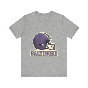 Camiseta de fútbol americano con casco universitario vintage de Baltimore, camiseta retro para el día del partido, ropa unisex para aficionados, regalo deportivo imagen 2