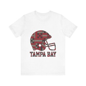 Camiseta de fútbol americano Tampa Bay Patchwork Helmet, camiseta vintage para el día del partido, ropa deportiva, gran regalo imagen 1