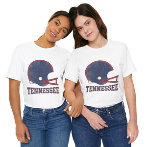 Tennessee Game Day T-shirt, vintage varsity helm voetbalfan T-shirt, sportshirt in vintage stijl afbeelding 1