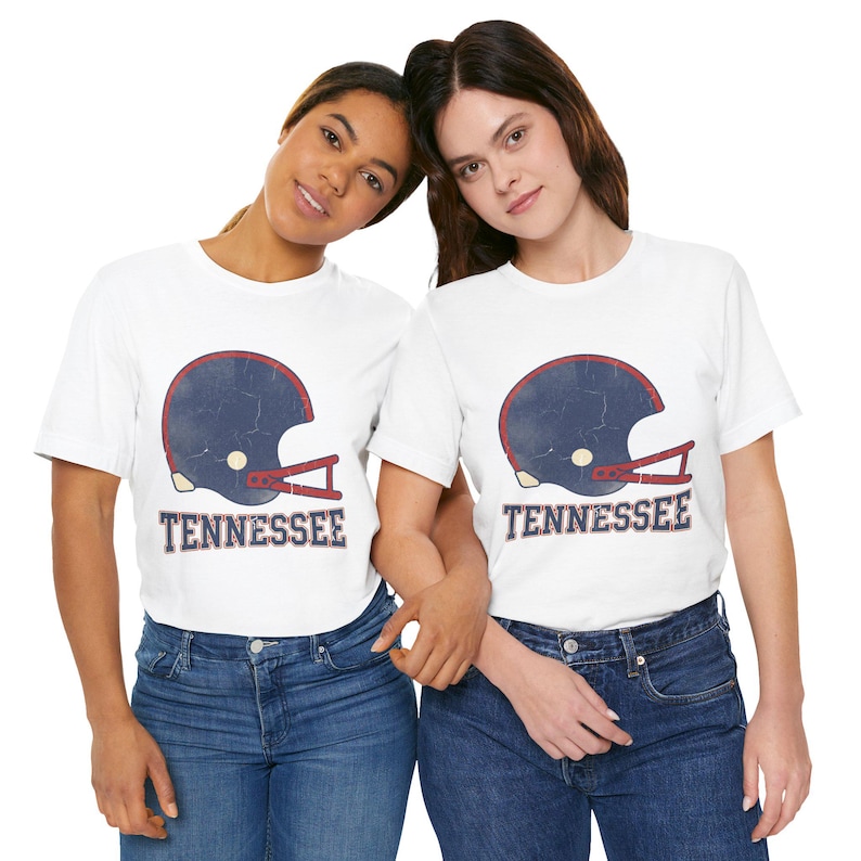 Tennessee Game Day T-shirt, vintage varsity helm voetbalfan T-shirt, sportshirt in vintage stijl afbeelding 1
