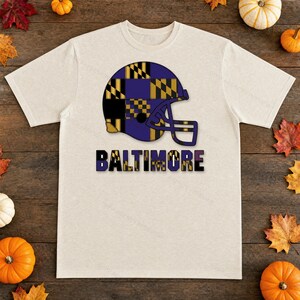 Camiseta de fútbol americano Baltimore Patchwork Helmet Football Shirt, camiseta retro para el día del partido, ropa unisex para aficionados, regalo deportivo imagen 4