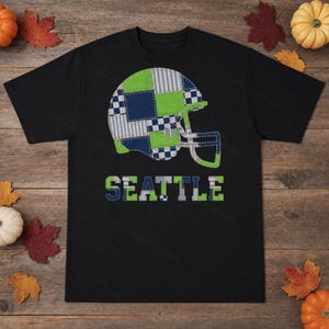 シアトルパッチワークヘルメットフットボールシャツ、レトロゲームデーTシャツ、ユニセックスファンアパレル、スポーツギフト 画像 5