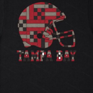 Camiseta de fútbol americano Tampa Bay Patchwork Helmet, camiseta vintage para el día del partido, ropa deportiva, gran regalo imagen 8