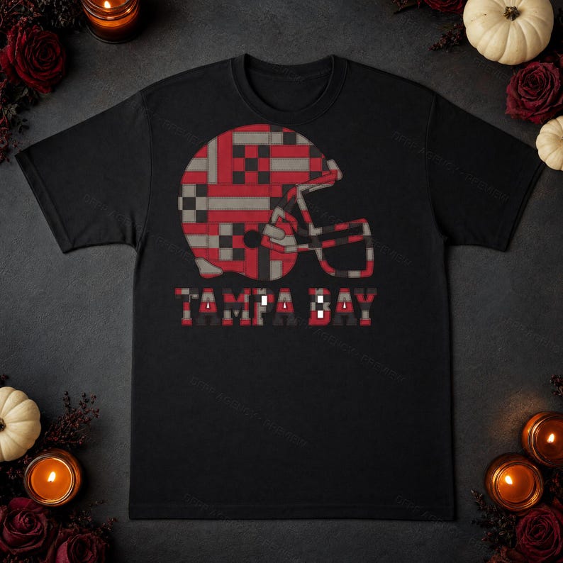 Camiseta de fútbol americano Tampa Bay Patchwork Helmet, camiseta vintage para el día del partido, ropa deportiva, gran regalo imagen 7