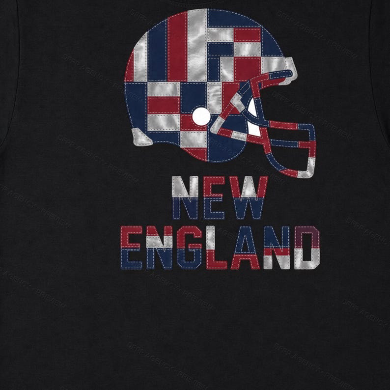 ニューイングランド パッチワーク ヘルメット フットボールシャツ、レトロ ゲームデー Tシャツ、ユニセックス ファンアパレル、スポーツギフト 画像 8