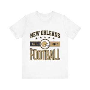ニューオーリンズ・ヴィンテージ・クレストTシャツ｜フットボールファン向けグラフィック｜ユニセックスTシャツ 画像 1
