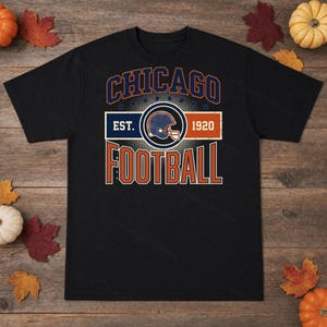 Logo vintage de l'équipe de football américain de Chicago (PNG), design rétro universitaire par sublimation, téléchargement numérique image 3