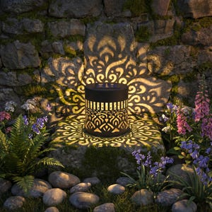 Solar Laterne Außen Garten Wandleuchte | Schattenwurf Muster Lampe | Mandala, Schmetterling oder Pfingstrose Design | Terrasse und Zaun Dekor