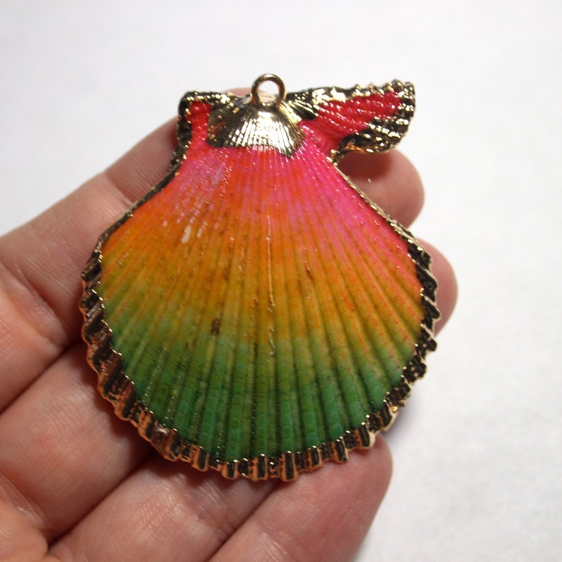 #134 Yellow Green Beach Red Seashell Pendant Jewelry Supply Gold Electro Plated