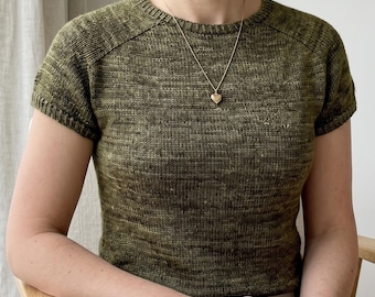 Sömlös raglan t-shirt stickmönster, lätt sommartopp (PDF-mönster)