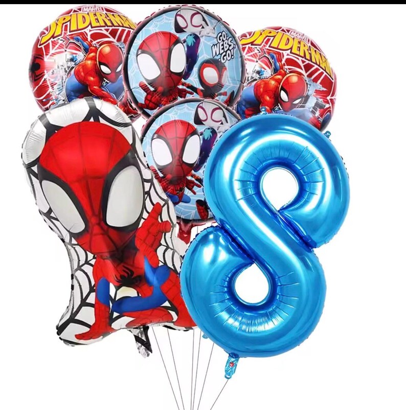 Op de afbeelding: Een set folieballonnen met Spider-Man-afbeeldingen, inclusief twee ronde ballonnen met de tekst "Spider-Man" en "Go Webs Go", twee kleinere ronde Spider-Man-ballonnen, &eacute;&eacute;n grote Spider-Man-vormige ballon en &eacute;&eacute;n grote blauwe cijfer 8 ballon.