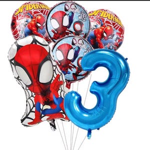 Op de afbeelding: Een set folieballonnen met Spider-Man-afbeeldingen, waaronder twee ronde ballonnen met rood-blauwe graphics, twee kleinere ronde ballonnen met de tekst Go Webs Go, een grote gevormde Spider-Man-ballon en een groot metallic blauw cijfer 3.