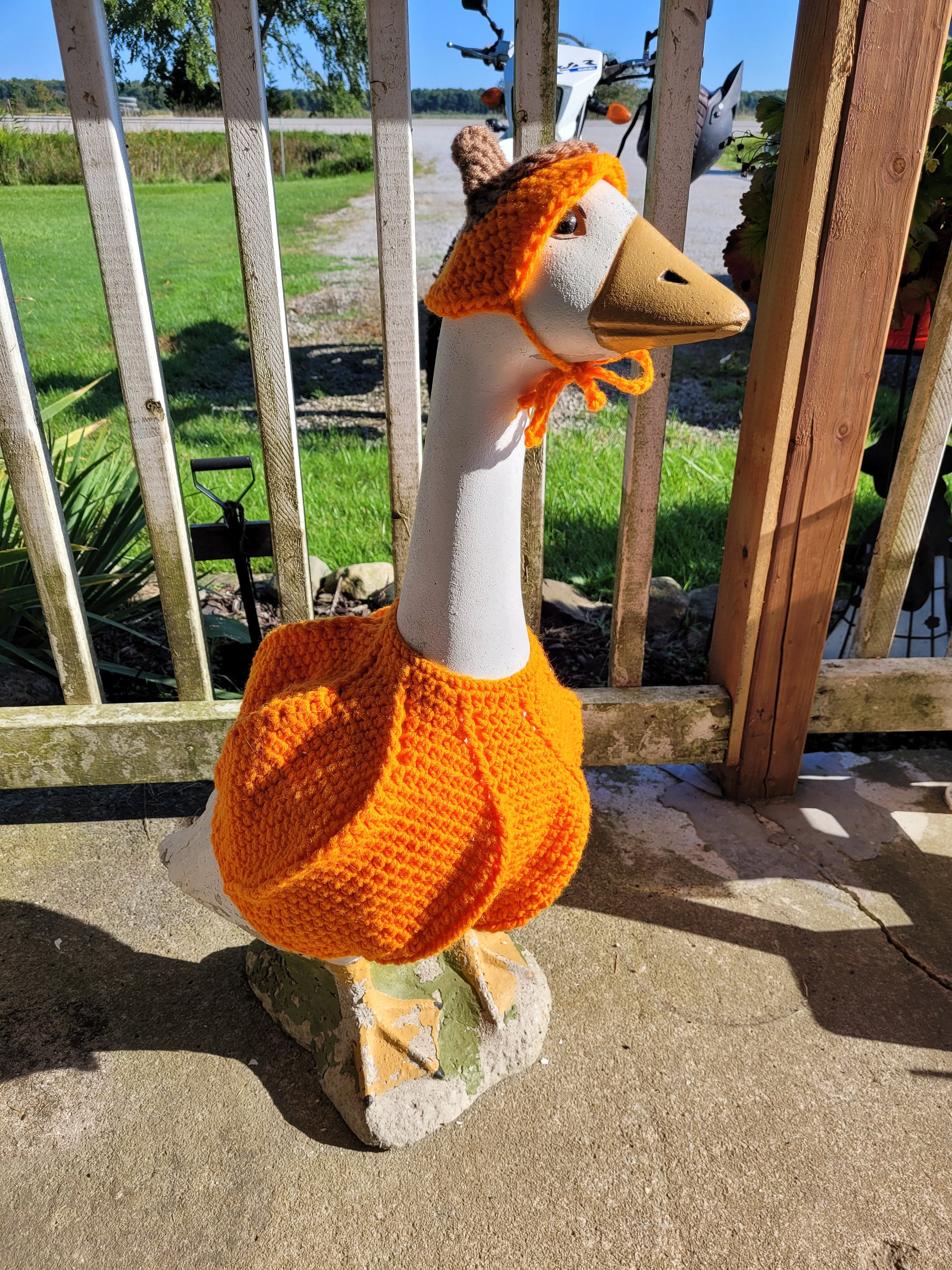 dress up goose Goose-Shaped Raincoat Costume,Funny Porch Outfit for Yard Decor,Holiday Decoration Set for Garden,Patio,and Festive Events,Waterproof and UV-Resistant Material,Easy to Install,Outdoor Giddy The Goose sold separately. Halloween Pumpkin Crochet Porch Goose