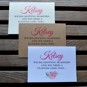 Nos vamos a casar y también necesitamos una niña de las flores / Tarjetas de fiesta nupcial con NOMBRE PERSONALIZADO / ¿Quieres ser mi niña de las flores?