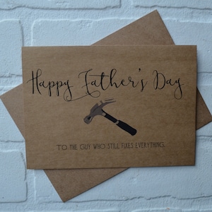 Carte de fête des pères heureuse Le gars qui répare tout carte drôle de fête des pères carte papa carte beau-père carte beau-père carte beau-père carte anniversaire