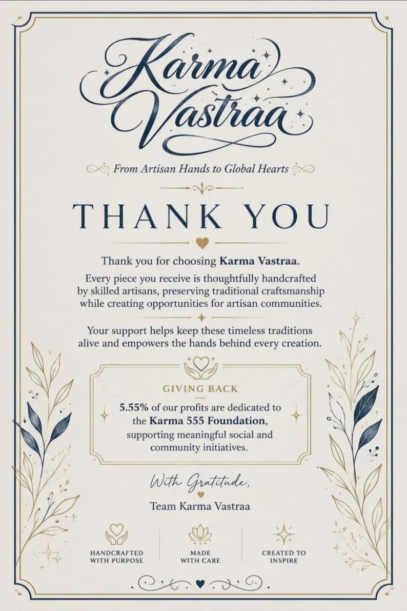 Pode incluir: Um cart&atilde;o de agradecimento retangular com fundo creme, texto em azul-marinho e dourado e ilustra&ccedil;&otilde;es bot&acirc;nicas. O texto diz Karma Vastraa, From Artisan Hands to Global Hearts, THANK YOU, e detalhes sobre a Karma 555 Foundation.