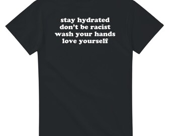 Mantente hidratado, no seas racista, lávate las manos, ámate a ti mismo, camiseta con diseño de bondad positiva.