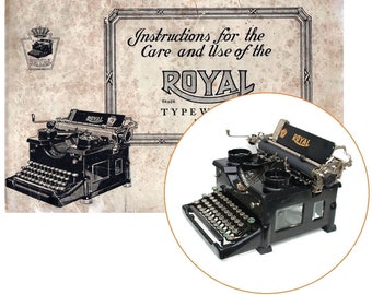 Op de afbeelding: Een zwarte Royal typemachine met een vintage ontwerp. De typemachine heeft een wagenretourhendel, een spatiebalk en een toetsenbord met toetsen voor letters, cijfers en leestekens. De typemachine staat op een witte achtergrond met een vintage advertentie voor de Royal typemachine.