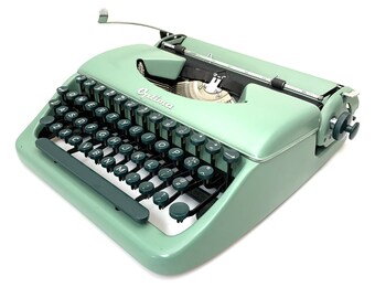 MINTY 1959 Optima P1 Ultra Macchina da scrivere portatile e custodia verde funzionante Pica Vtg