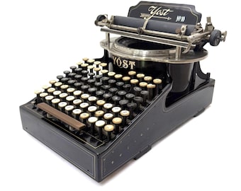 Vintage Olivetti Lettera 41 off White Typewriter - Good