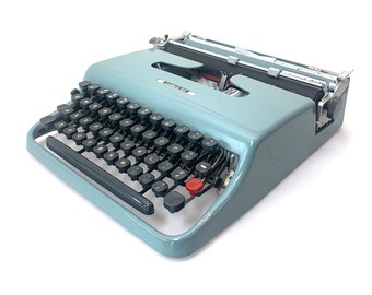 1954 Olivetti Lettera 22 Typewriter & Case Portable Working Pica Vtg