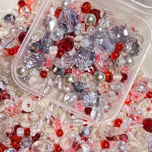 Ruby Frost kristalglas kralenmix, rode, zilveren, transparante en blauwe kralen, gefacetteerde parelkralen voor het maken van sieraden, doe-het-zelf armbandbenodigdheden, 30 g, 50 g, 100 g