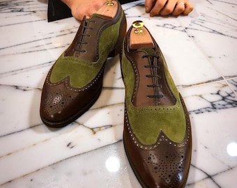 Sapatos brogue de bico wingtip feitos à mão em couro legítimo e camurça, sapatos sociais de amarrar para homem.