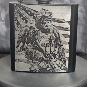 Bigfoot Eagle Partner Flask, Lasergraverad 6oz Metall Höftkolv, Patriotisk Gåva