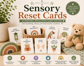 Könnte beinhalten: Ein Set "Sensorische Reset-Karten" für Kinder, mit Illustrationen und Anweisungen zur Emotionsregulierung. Die Karten werden mit einem Teddybären, einem Holzregenbogen und einem Weidenkorb präsentiert. Der Text enthält Sätze wie "Trink etwas Wasser" und "Atme tief durch".