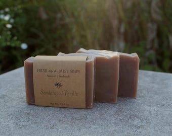Jabón natural artesanal de sándalo y vainilla, proceso en frío, vegano.