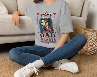 Maglietta "Dad Hearts" con design ispirato alla carta da gioco Re di Cuori, maglietta retrò in cotone.