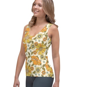 Retro 60’s 70’s Flower Print Women’s Tank Top, Orange and Yellow Retro Floral Pattern Classic Tank, Marigold Daisy All Over Print Tank Top