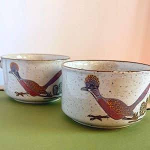 Canecas de sopa vintage Otagiri Japan Roadrunner - Conjunto de 2 canecas de cerâmica salpicada com pássaros e cactos - Decoração de cozinha moderna do sudoeste americano