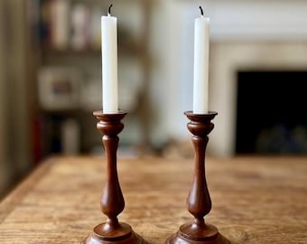 Candelabros vintage de madera torneada - Par de portavelas de madera maciza - Elegante decoración de mesa de estilo MCM