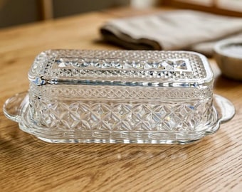 Burriera vintage Anchor Hocking Wexford con coperchio - Vetro pressato trasparente con motivo a rombi - Decorazione per cucina di metà secolo