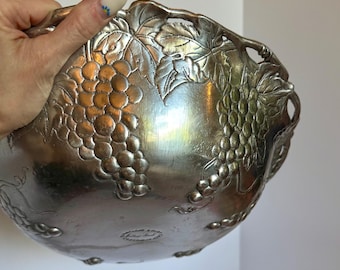 Tigela de uvas vintage Arthur Court de 1995, 30 cm, em alumínio, para servir frutas e como peça central.