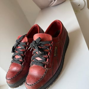 Zapatos de caminar Mephisto Rainbow Red de cuero, talla 8.5 de mujer (EE. UU.), estilo retro Gorpcore.