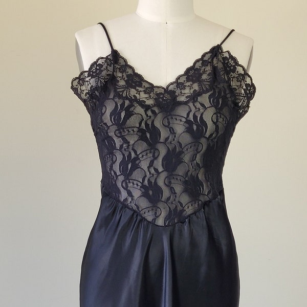 1970s Black Lacy Nightgown | Size 38 Bust M - L | Vintage 70's Negligee