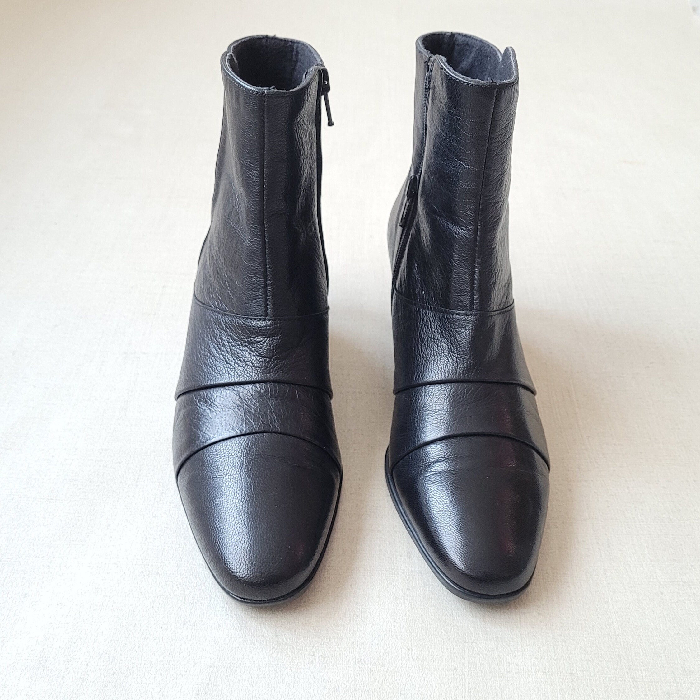 Vintage Black Leather Ankle Boots, Y2K Minimalist Zip Up, 7 Narrow 