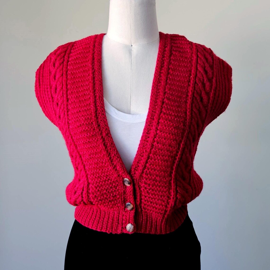 Vintage Wool Cable Knit Sweater Vest, Red Chunky Button Front Cropped Cardigan, S/M Petite, foto 1 di 5