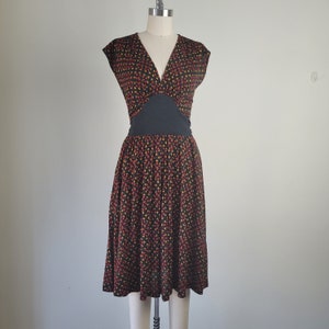 DVF Silk Jersey Dress Small Size 6 1970s Style Fit Flare Deep V Neck Tie Back Dress with Pockets Diane von Furstenberg Vintage