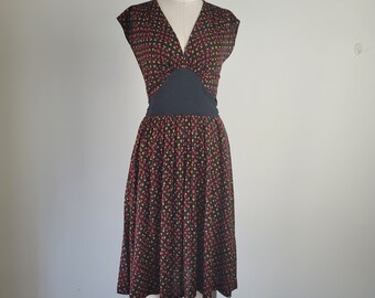 DVF Silk Jersey Dress Small Size 6 1970s Style Fit Flare Deep V Neck Tie Back Dress with Pockets Diane von Furstenberg Vintage