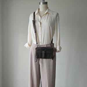 Cartera de cuero marrón con cremallera y bandolera FRYE