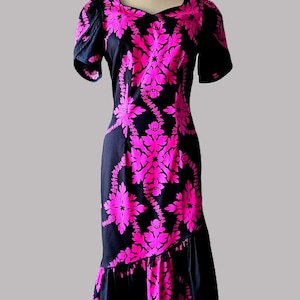 Vintage Hawaiian Dress Pink Black Floral Midi Ruffle Hem Flutter Sleeve Small