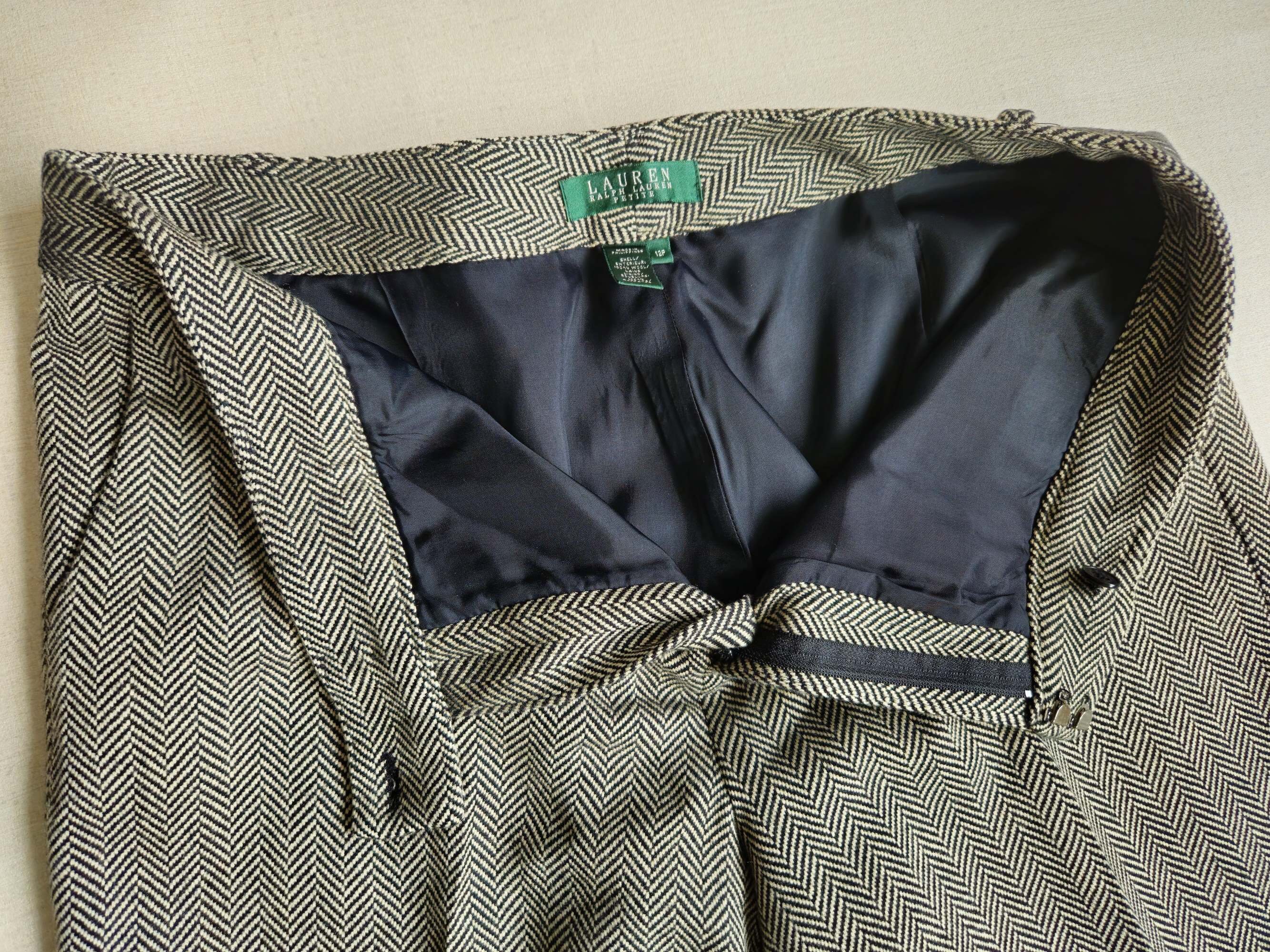 1990s RALPH LAUREN Wool Wide Leg Straight Trousers • 34 1990s RALPH LAUREN Wool Wide Leg Straight Trousers • 34