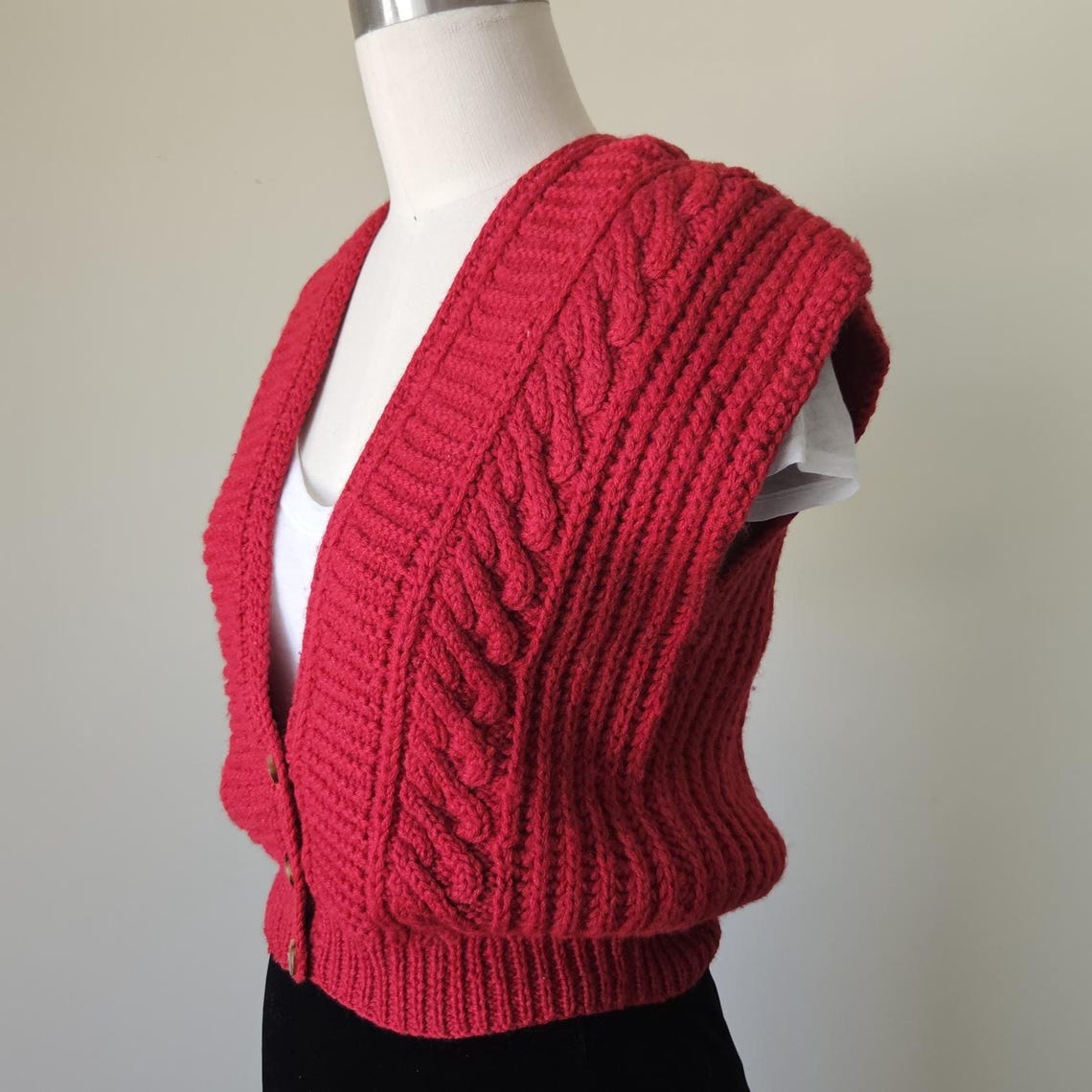 Vintage Wool Cable Knit Sweater Vest, Red Chunky Button Front Cropped Cardigan, S/M Petite, foto 2 di 5