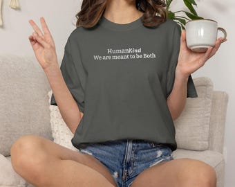 T-shirt ricamata HumanKIND